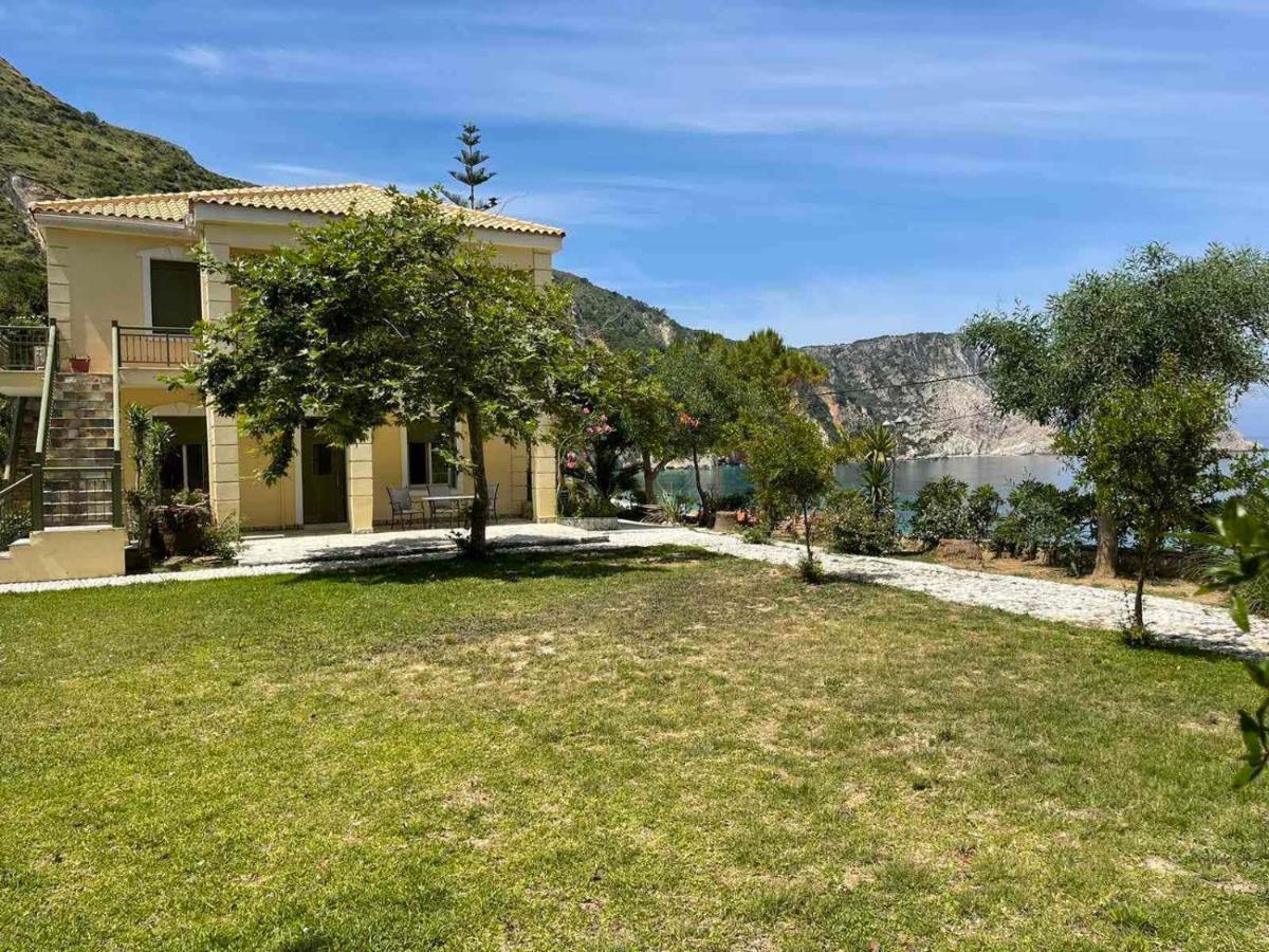 Petani Beach Suites Vóvikes エクステリア 写真